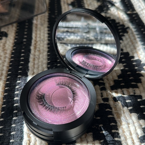 New 3-tier Glamorous False Eyelashes set - Picture 2 of 7